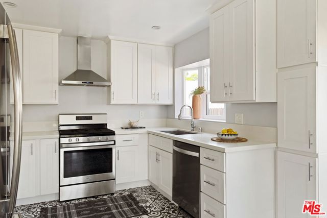 2907 Potomac Avenue, Los Angeles CA: https://media.crmls.org/mediaz/4cc94a3e-418d-4b7e-b61a-dac97cb2f25b.jpg