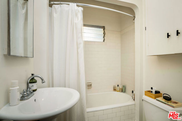 4426 Price Street, Los Angeles CA: https://media.crmls.org/mediaz/4cc98f47-3d19-4e67-bbe0-1ec4be5ad7ab.jpg