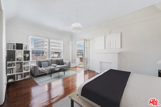1044 N BONNIE BRAE Street, Los Angeles CA: https://media.crmls.org/mediaz/4cca0bd4-83a7-42c4-84e9-5df921ad8e49.jpg