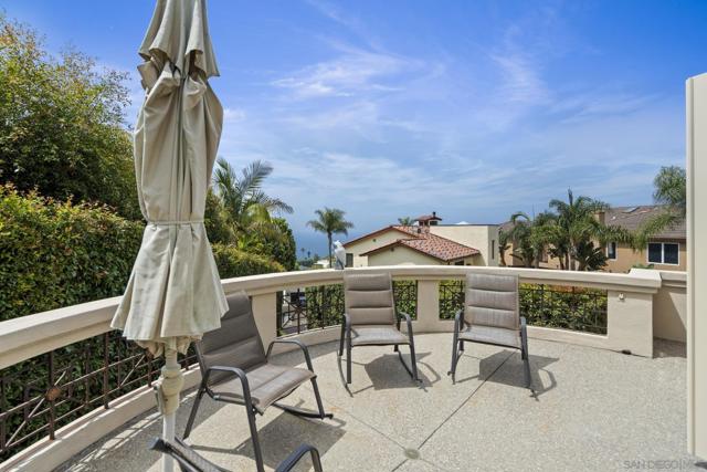 7612 Hillside Dr, La Jolla CA: https://media.crmls.org/mediaz/4cca44d9-f7ec-494f-8976-837b9081e964.jpg
