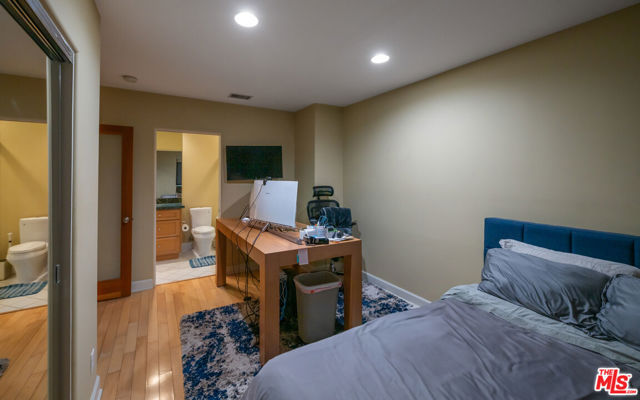 4115 Roma Court, Marina del Rey CA: https://media.crmls.org/mediaz/4cca53a1-c27d-4f67-b7bd-34118bd5071e.jpg