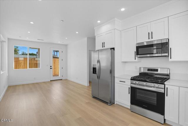 Detail Gallery Image 7 of 14 For 1905 Ocean Ave, Ventura,  CA 93001 - 2 Beds | 2 Baths