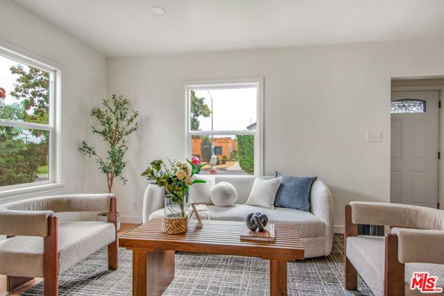 4325 W 58th Place, Los Angeles CA: https://media.crmls.org/mediaz/4cca5b71-df01-4945-8dda-2e52ee2896f5.jpg