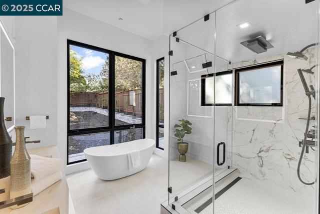 720 Laurel Dr, Walnut Creek CA: https://media.crmls.org/mediaz/4cca7a64-e6c5-46d5-a31b-d6a013760411.jpg