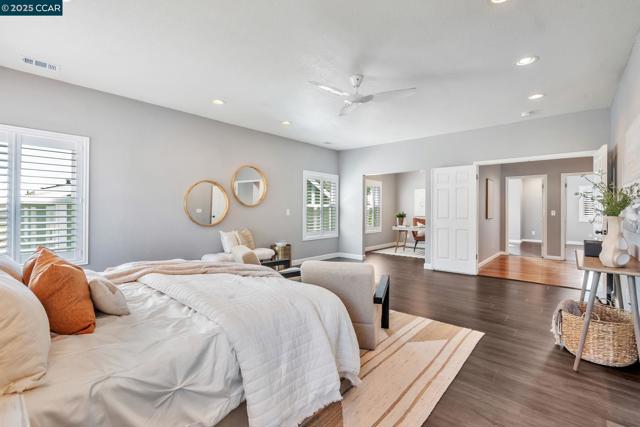 300 Saint Augustine Ct, Benicia CA: https://media.crmls.org/mediaz/4cca8228-2a4b-444a-a23c-dc78e3787423.jpg