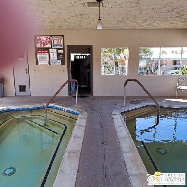 18555 Roberts Road, Desert Hot Springs CA: https://media.crmls.org/mediaz/4cca9bec-6619-40f0-bc49-d38471bab7c0.jpg