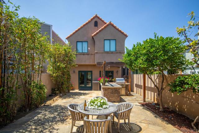 867 E Avenue, Coronado CA: https://media.crmls.org/mediaz/4ccaa8fb-da18-40e0-b829-0b018c17e9bb.jpg