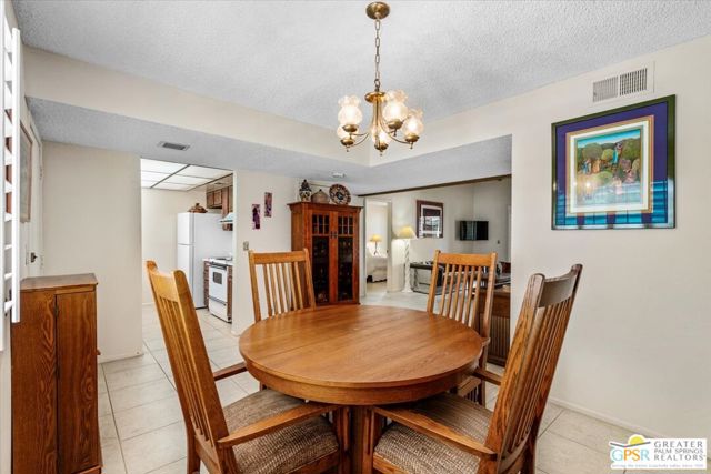 1050 E Ramon Road #15, Palm Springs, CA 92264