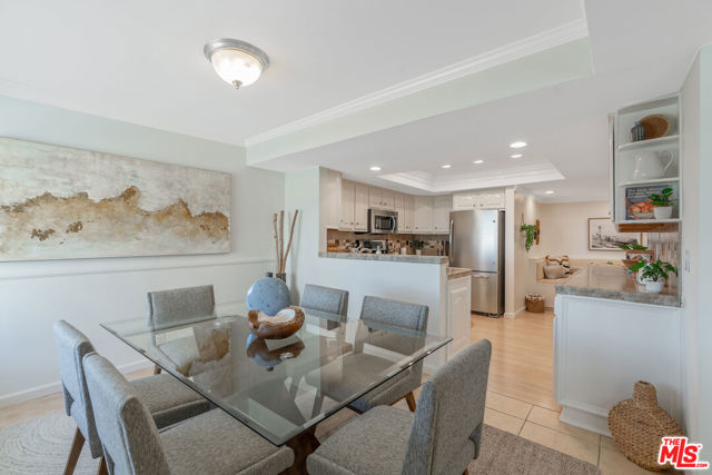 4350 Via Dolce, Marina del Rey CA: https://media.crmls.org/mediaz/4ccb1f5d-f57f-4cfa-9e53-f9d9196dd89e.jpg