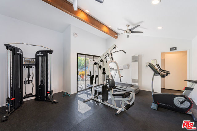 1490 Palisades Drive, Pacific Palisades CA: https://media.crmls.org/mediaz/4ccb5fd6-3540-4428-9f42-fdbf30bcd15e.jpg