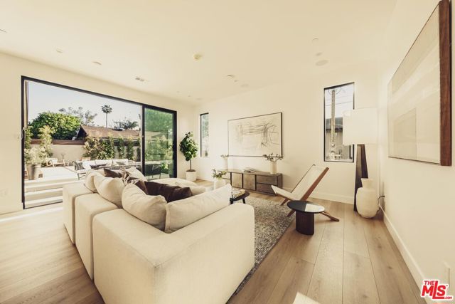 5725 Katherine Avenue, Sherman Oaks CA: https://media.crmls.org/mediaz/4ccb85c9-6b32-4624-a8f7-198c75f69d1b.jpg