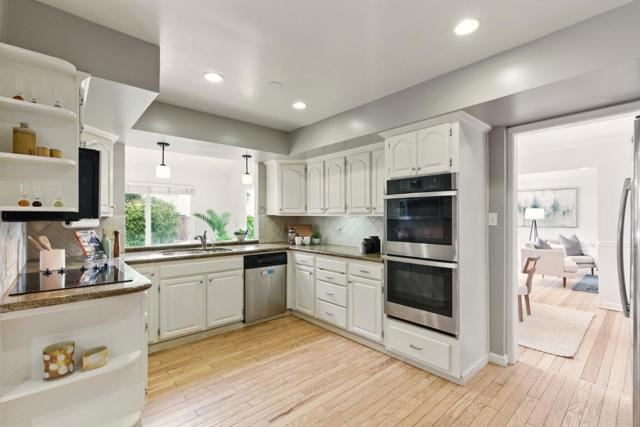 942 Constitution Drive, Foster City CA: https://media.crmls.org/mediaz/4ccbe4bf-bb05-4638-a1bf-e403c6d50c87.jpg