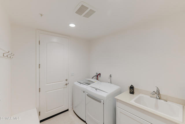 12809 Lone Trail Court, Moorpark CA: https://media.crmls.org/mediaz/4ccbfc0d-33e6-4c98-8512-977058ba8bfc.jpg
