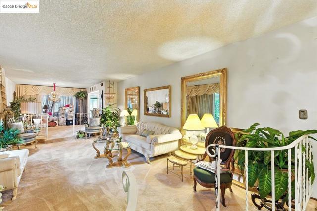 4336 Rilea Way, Oakland CA: https://media.crmls.org/mediaz/4ccc38b4-19ba-4f18-80f6-e91e12e3b404.jpg