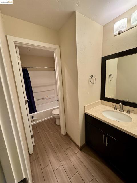 6400 Christie Ave, Emeryville CA: https://media.crmls.org/mediaz/4ccc7a2b-9bd4-4be9-9b53-4e0673ad55b3.jpg