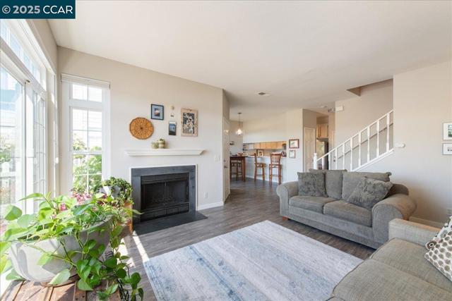 609 Commodore Dr, Richmond CA: https://media.crmls.org/mediaz/4cccc18f-2e70-445c-926d-4386f991d744.jpg