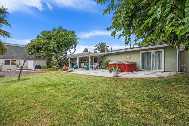 Detail Gallery Image 8 of 10 For 1292 Sunset Dr, Vista,  CA 92081 - 4 Beds | 3 Baths