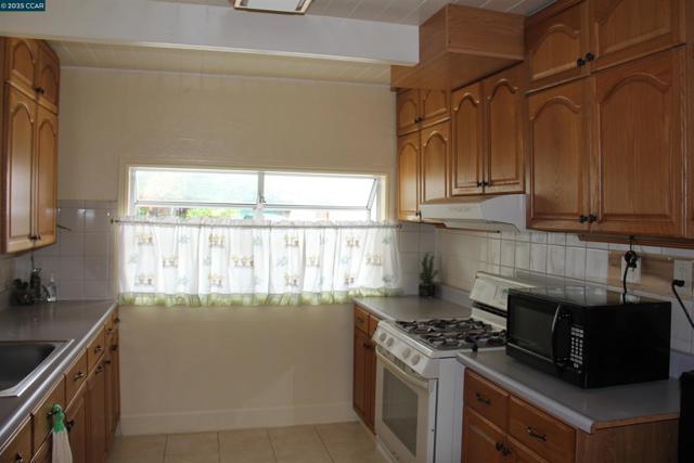 340 Carnegie Dr, Milpitas CA: https://media.crmls.org/mediaz/4ccdbfff-7d14-4ce2-b941-285c4d4f3424.jpg