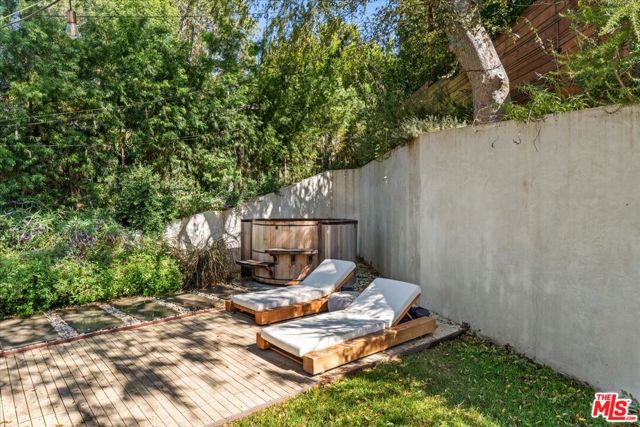 4104 Saugus Avenue, Sherman Oaks CA: https://media.crmls.org/mediaz/4ccdeeed-e978-45e4-b93d-94f55f3c144d.jpg