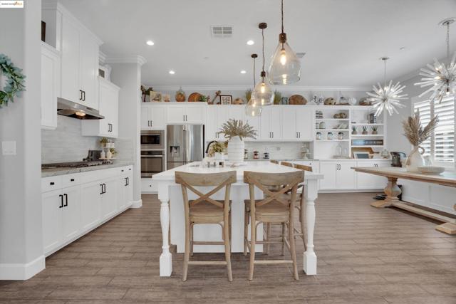 542 Harbor Cove Cir, Discovery Bay CA: https://media.crmls.org/mediaz/4ccea81c-7eb9-43df-81cf-059a37291af9.jpg