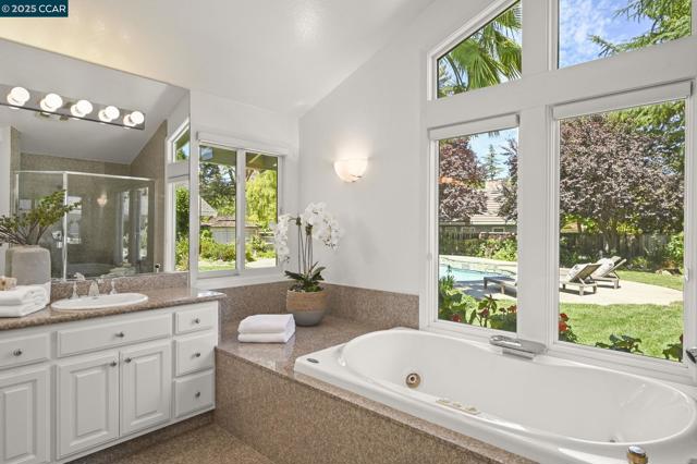 1023 White Gate Rd, Alamo CA: https://media.crmls.org/mediaz/4ccf6684-07fb-4e2c-8aa2-6f710a7f8458.jpg