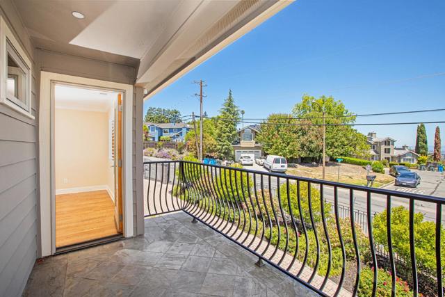436 Summit Drive, Redwood City CA: https://media.crmls.org/mediaz/4cd04597-eafa-4322-b2ac-5aeeeb064fa1.jpg
