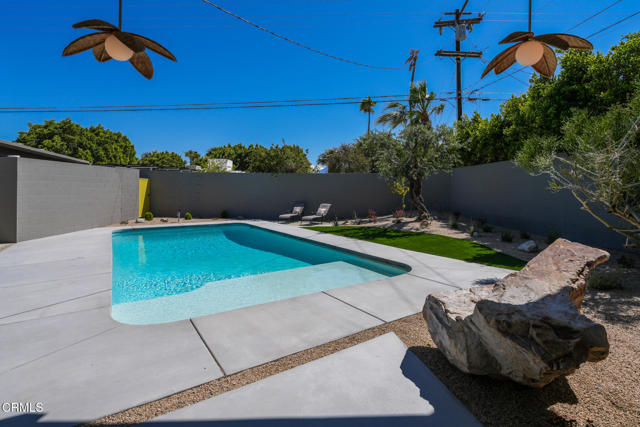 2839 N Davis Way, Palm Springs CA: https://media.crmls.org/mediaz/4cd0cee5-213e-4fcf-9ffc-06be5372eadb.jpg