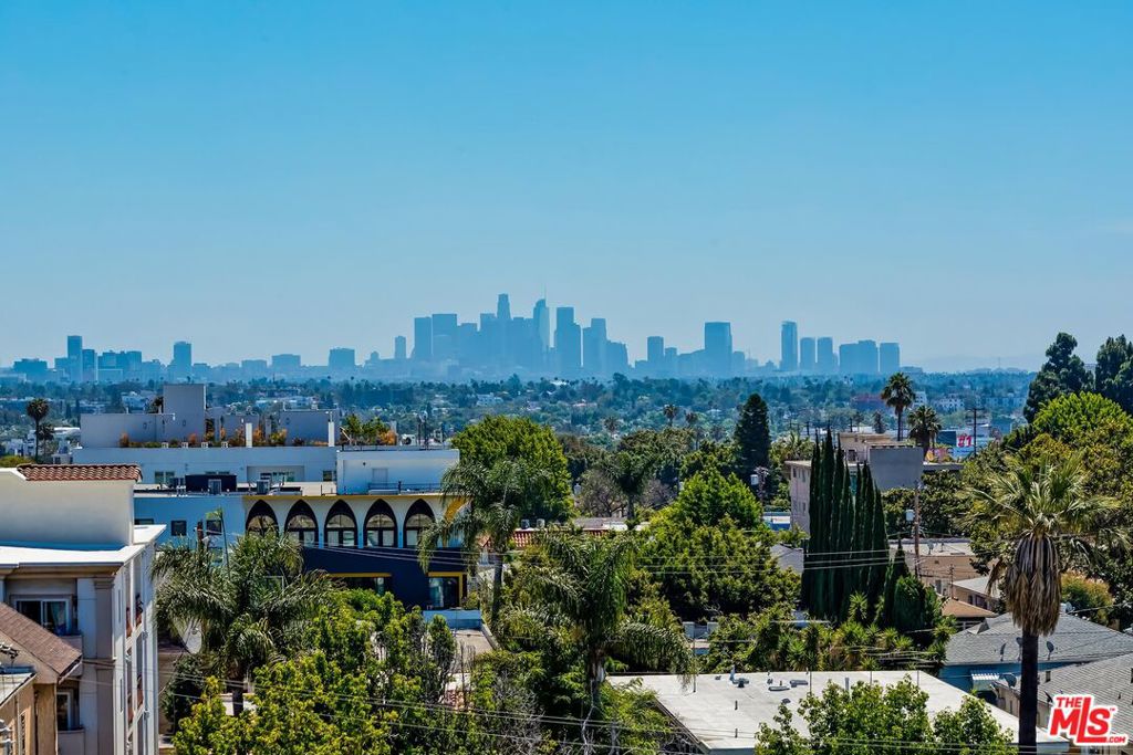 https://media.crmls.org/mediaz/4cd0dd93-710d-4608-a4d4-46d2106e7997.jpg?preset=X-Large