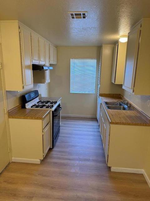 1545 Boyle Court, Salinas CA: https://media.crmls.org/mediaz/4cd13a3f-6cb8-4d2c-8880-da56049461a1.jpg