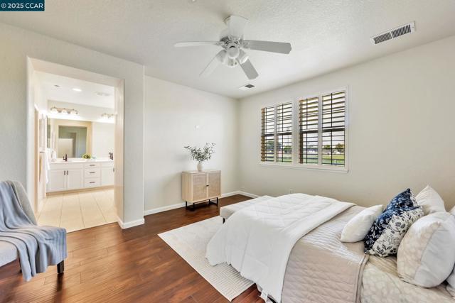237 Dutra Vernaci Dr, Union City CA: https://media.crmls.org/mediaz/4cd2310e-137d-49a3-9756-a7933317417c.jpg