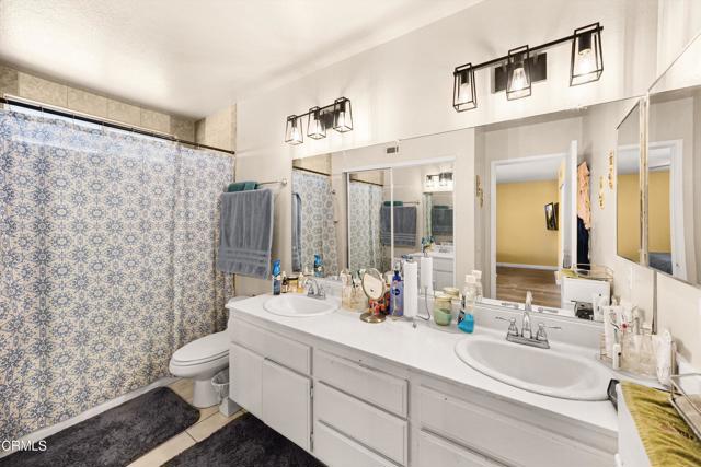 2452 N Teakwood Avenue, Rialto CA: https://media.crmls.org/mediaz/4cd2e653-dcb3-4079-b4df-b28506089895.jpg