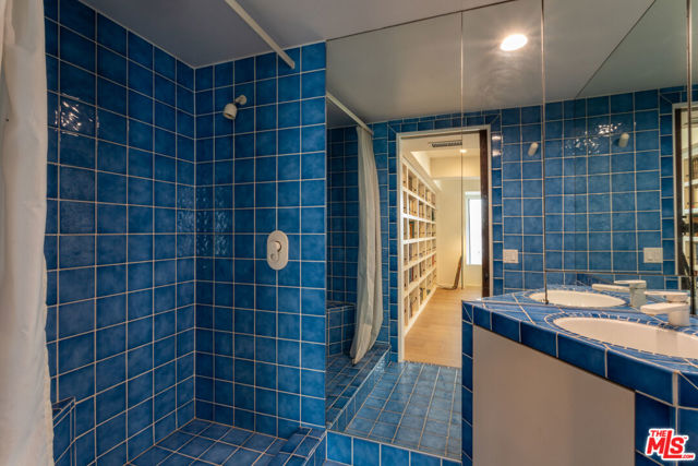 2034 Outpost Drive, Los Angeles CA: https://media.crmls.org/mediaz/4cd2f2c9-2dd3-413b-86ba-6c9f15179d34.jpg