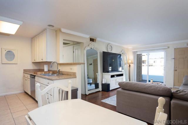 180 Chambers St, El Cajon CA: https://media.crmls.org/mediaz/4cd326ba-1c09-470b-8b23-04774c687dbc.jpg