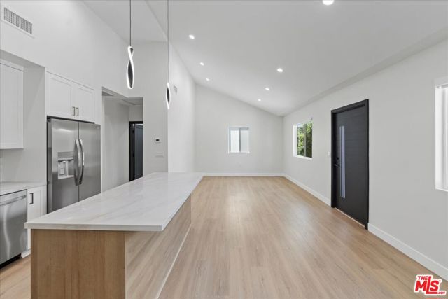5530 Geer Avenue, Los Angeles CA: https://media.crmls.org/mediaz/4cd38083-f19b-4489-920c-f1e918c36f01.jpg