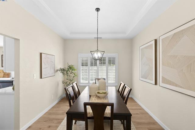 721 Woodmeadow Pl, Oakley CA: https://media.crmls.org/mediaz/4cd43df7-4538-4ec9-b3fc-6b64753374ea.jpg