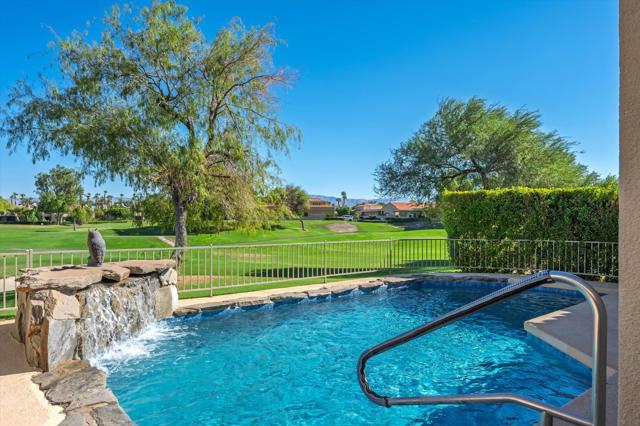 38 Pine Valley Drive, Rancho Mirage CA: https://media.crmls.org/mediaz/4cd4db1f-050e-4453-97be-df3ac2c25a4a.jpg