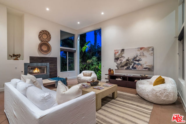 2336 Boone Avenue, Venice CA: https://media.crmls.org/mediaz/4cd4e4a3-5b6f-4dd7-9f61-705a7b454927.jpg
