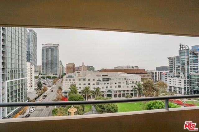 600 W 9Th Street, Los Angeles CA: https://media.crmls.org/mediaz/4cd5567a-0aa0-4cdb-a396-db82514a24b3.jpg