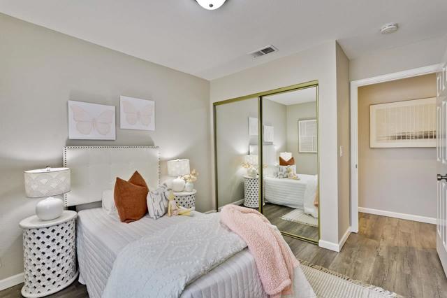 304 Windmill Park Lane, Mountain View CA: https://media.crmls.org/mediaz/4cd58c88-cecd-4641-8d8c-4435d2066056.jpg