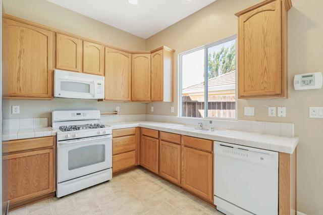 1665 Youngstown Lane, Suisun City CA: https://media.crmls.org/mediaz/4cd58fa5-8d81-4eca-a461-b144d0105b0e.jpg