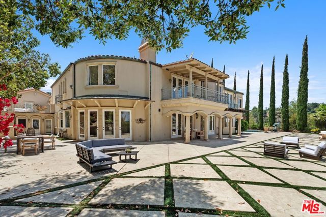 16980 Escalon Drive, Encino CA: https://media.crmls.org/mediaz/4cd5df68-caf8-4299-9575-7431f0a84b64.jpg