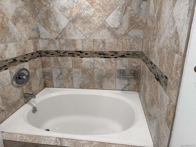 620 State St, San Diego CA: https://media.crmls.org/mediaz/4cd5f939-0d5d-4d58-93d8-441ac9308bf9.jpg
