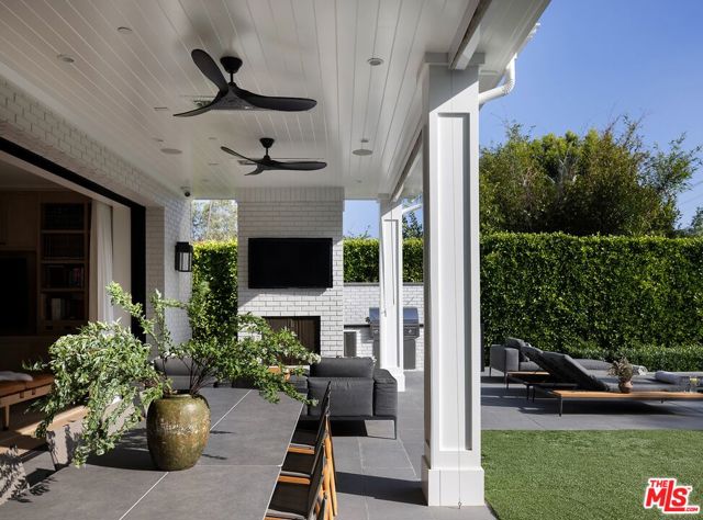 1628 Georgina Avenue, Santa Monica CA: https://media.crmls.org/mediaz/4cd618aa-2a90-479e-a31b-898003f37861.jpg