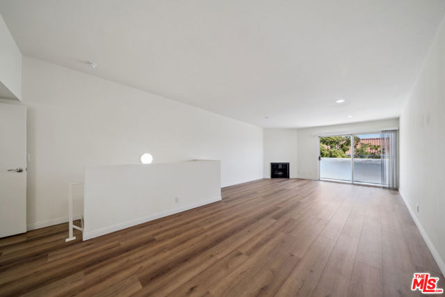 870 Crenshaw Boulevard, Los Angeles CA: https://media.crmls.org/mediaz/4cd62c8a-e1df-4fde-8d15-a0dc9d3b1ccf.jpg