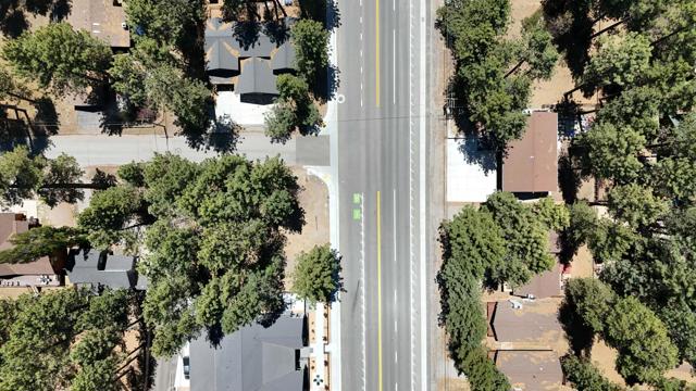 689 Summit Boulevard, Big Bear CA: https://media.crmls.org/mediaz/4cd65d1d-e250-41fe-97c6-73fcd189d37f.jpg