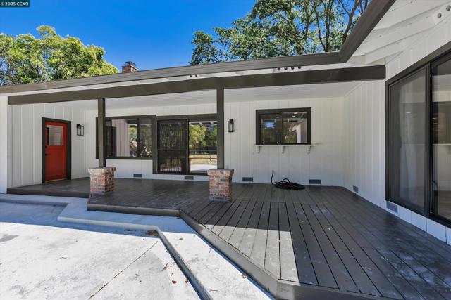 1821 S Main St, Walnut Creek CA: https://media.crmls.org/mediaz/4cd68422-be75-436c-afda-49eb2b757cf7.jpg