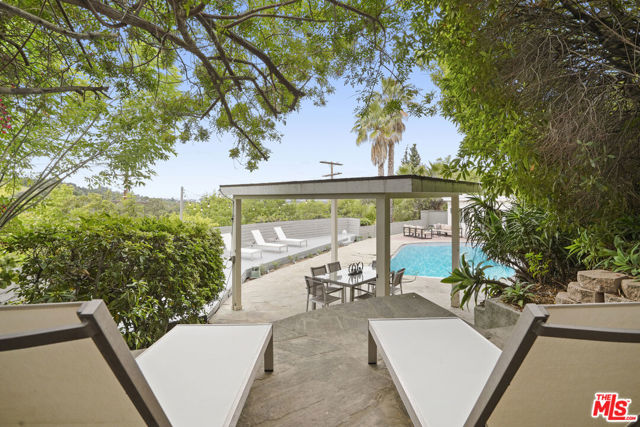 15224 Encanto Drive, Sherman Oaks CA: https://media.crmls.org/mediaz/4cd77f66-0851-45b9-a652-9bc46a346fcd.jpg