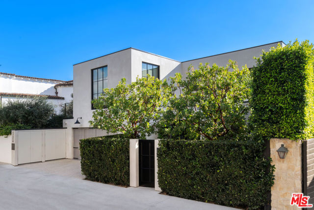 27218 Pacific Coast Highway, Malibu CA: https://media.crmls.org/mediaz/4cd80b6f-405d-48c2-a6fc-293994839474.jpg