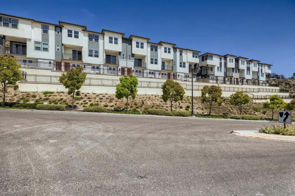 3051 Marquee Way - photo 2