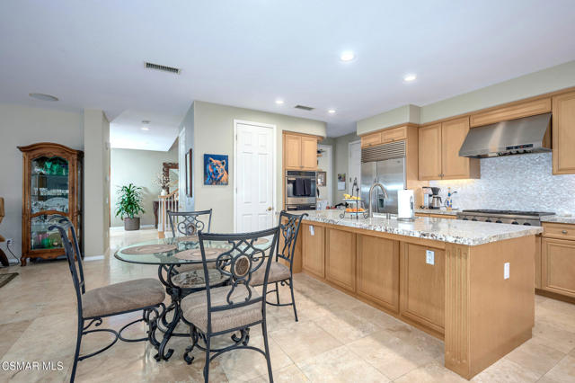 4566 Bluewood Court, Moorpark CA: https://media.crmls.org/mediaz/4cd9dff5-2fde-4c31-a10d-0ca25a308698.jpg